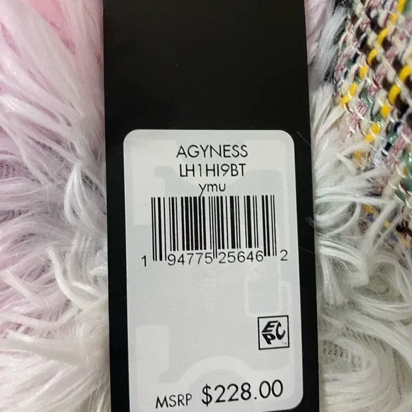 BNWT - Picture 2 of 4